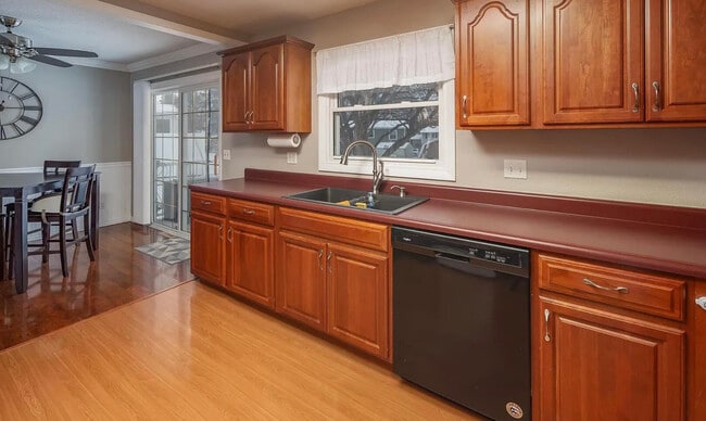 Building Photo - 3117 Windsor Dr