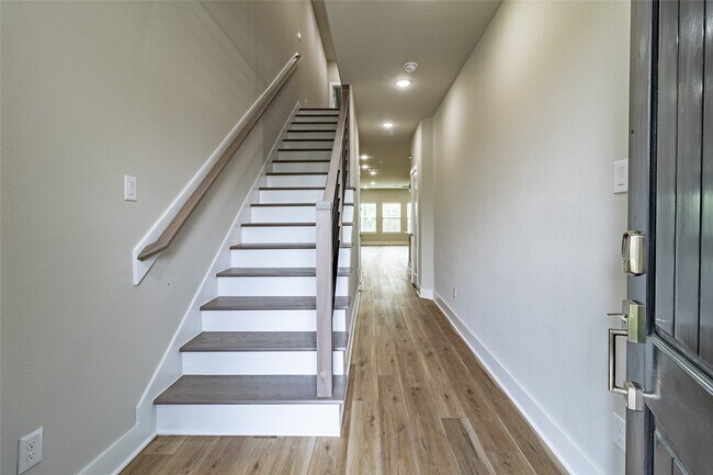 Building Photo - 9101 Noel St