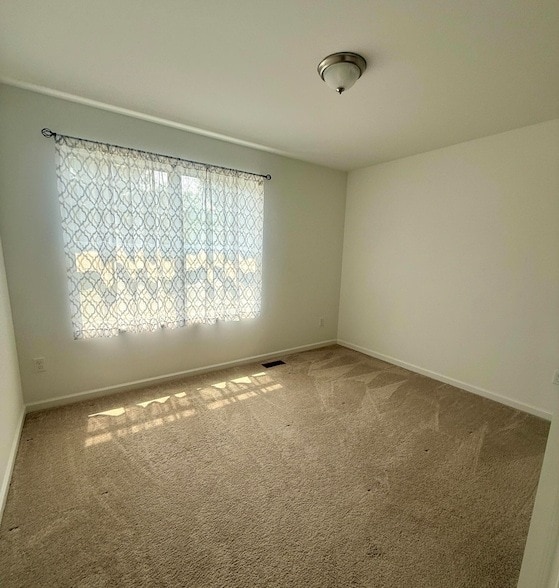 Building Photo - 2682 Valley Dr