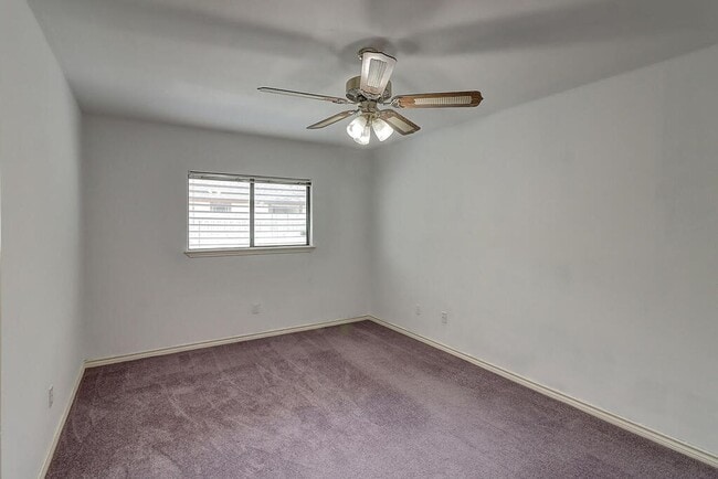 Building Photo - 4321 Holly Ridge Dr