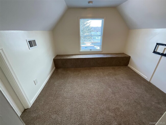 Building Photo - 32 Prairie Ave