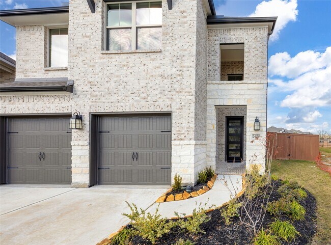 Building Photo - 24130 Elkhorn Gln Ln
