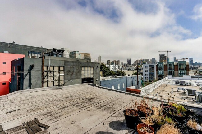 Building Photo - 725 Tehama St