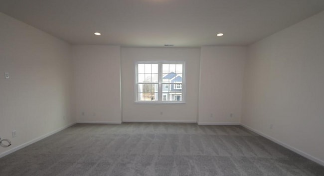Building Photo - Huge 5-bedroom, 4-bathroom, in Poplin Grov...