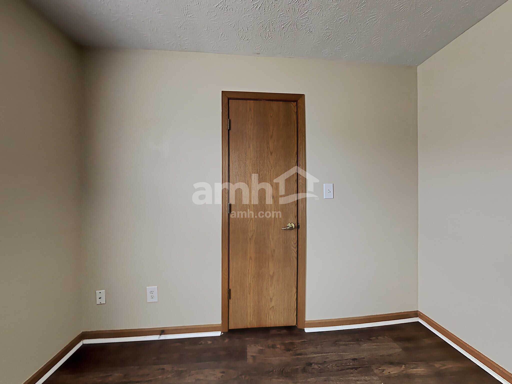 Building Photo - 8255 Captain Dr