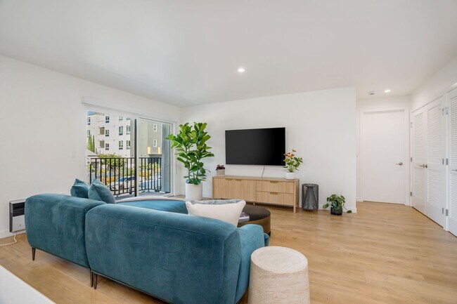 Building Photo - 1422 Tamarind Ave