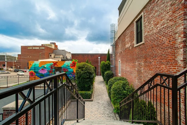 Building Photo - 205 Mews Way