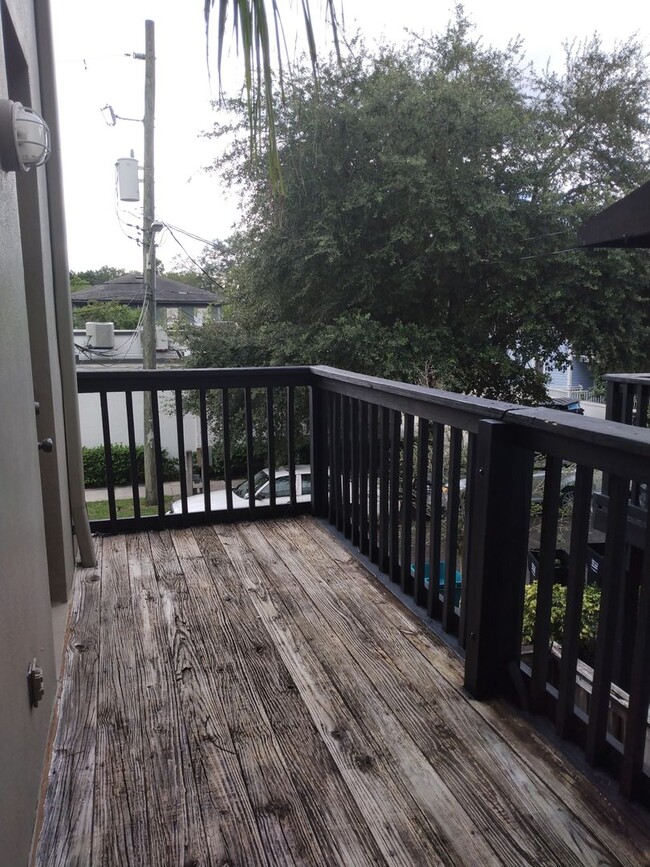 Building Photo - Rarely available Thornton Park townhouse!