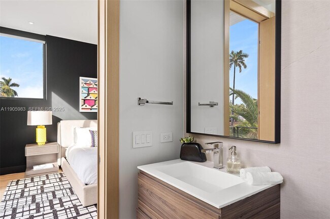 Building Photo - 4585 Nautilus Dr