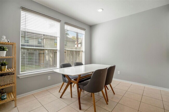 Building Photo - 23 E Burberry Cir