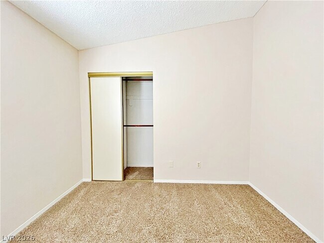 Building Photo - 704 Calahan Point Dr