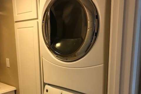 Large Washer and Dryer - 450 W 7th St