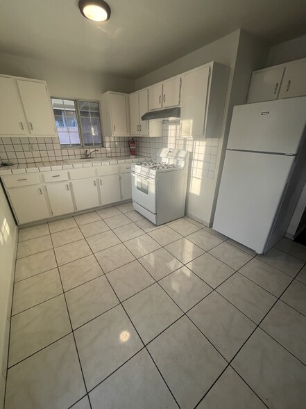 Building Photo - 714 S Record Ave