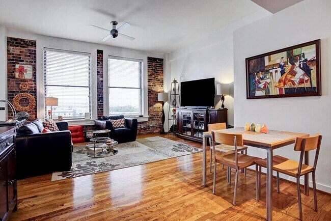 Building Photo - 915 Franklin-227.5