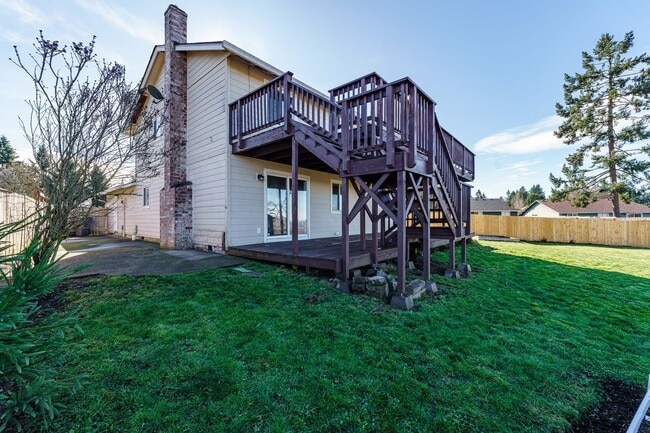 Building Photo - 4 Bedroom 2.5 Bathroom With Large Fenced B...
