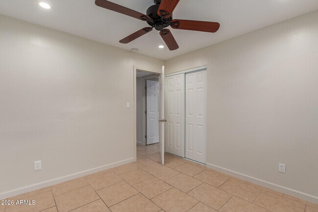 Building Photo - 1628 E Del Rio Dr