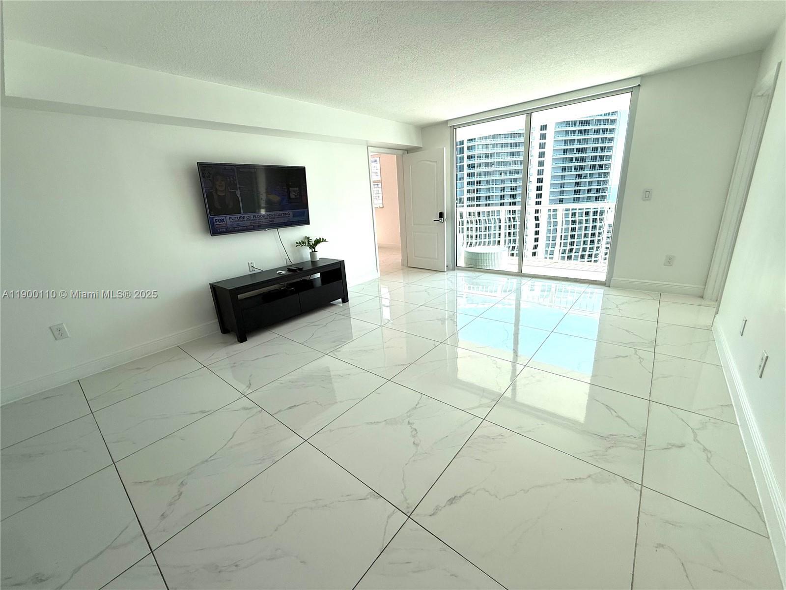 Building Photo - 1200 Brickell Bay Dr