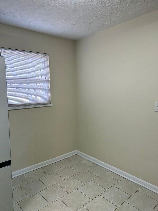 Building Photo - Brick Ranch for Rent in Highland  HTS close to the freeway