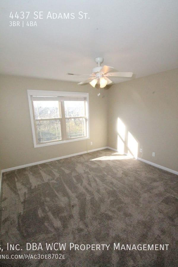 Building Photo - 4437 SE Adams St