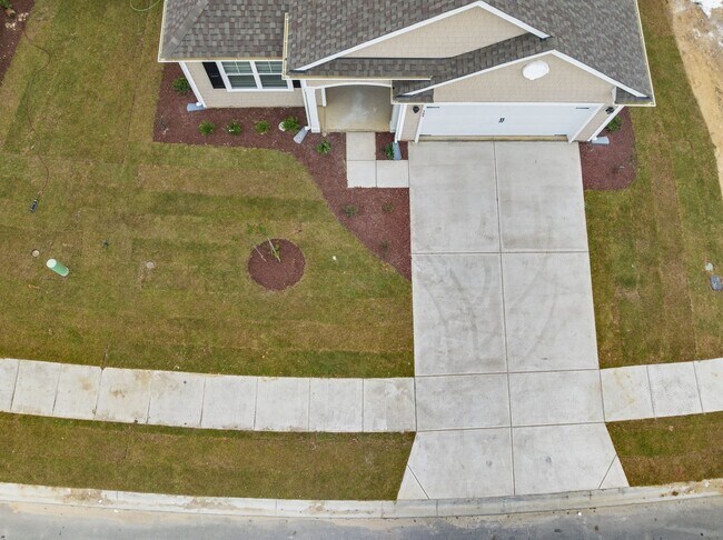 Building Photo - 3 Bedroom Home in WATERSIDE!