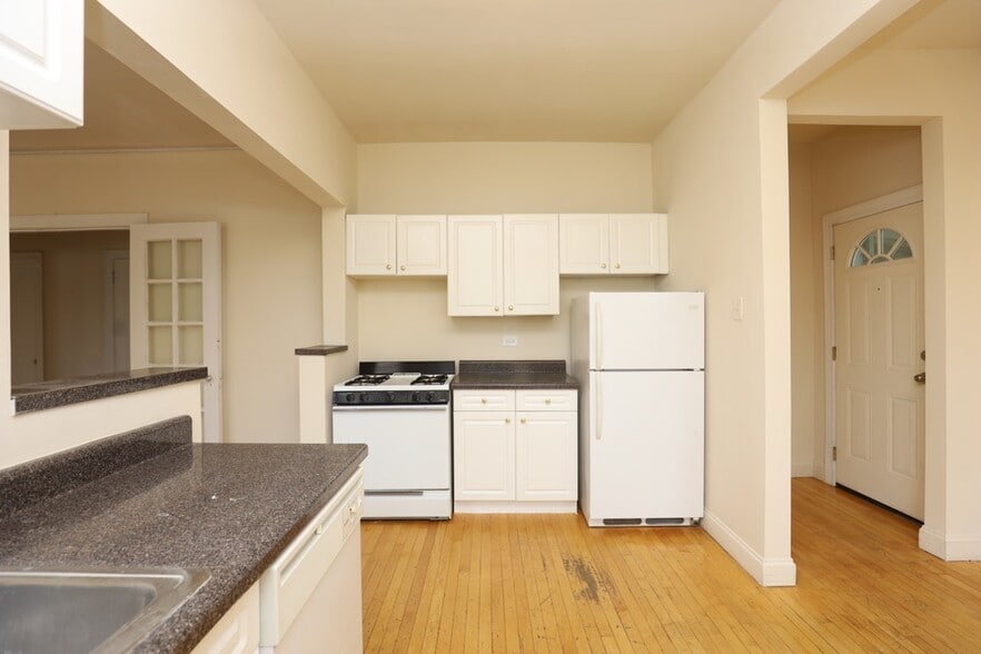 Building Photo - 1238 Oak Ave