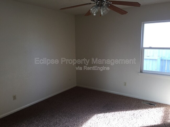 Building Photo - 707 Lee Dr