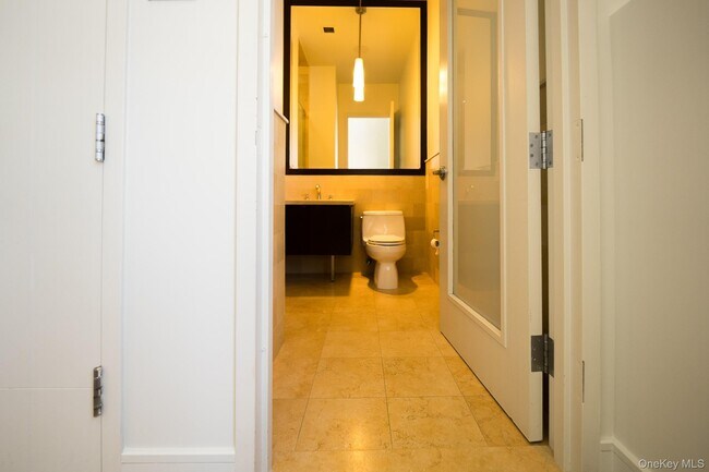 Building Photo - 25 Leroy Pl