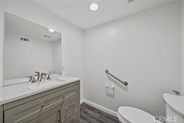 Building Photo - 520 E Elmwood Ave