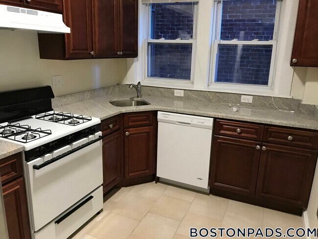 Building Photo - 163 Summer St