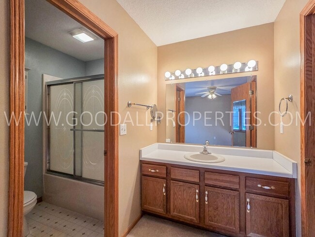 Building Photo - Spacious 5-Bedroom Ranch in the Heart of Waukee with a fenced in yard