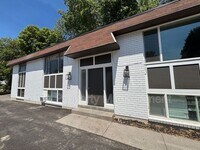 Building Photo - 2564 S 8th E