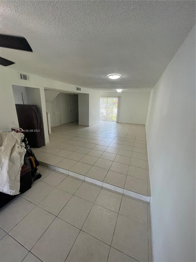 Building Photo - 500 NW 107th Ave  10C Miami Fl 33172