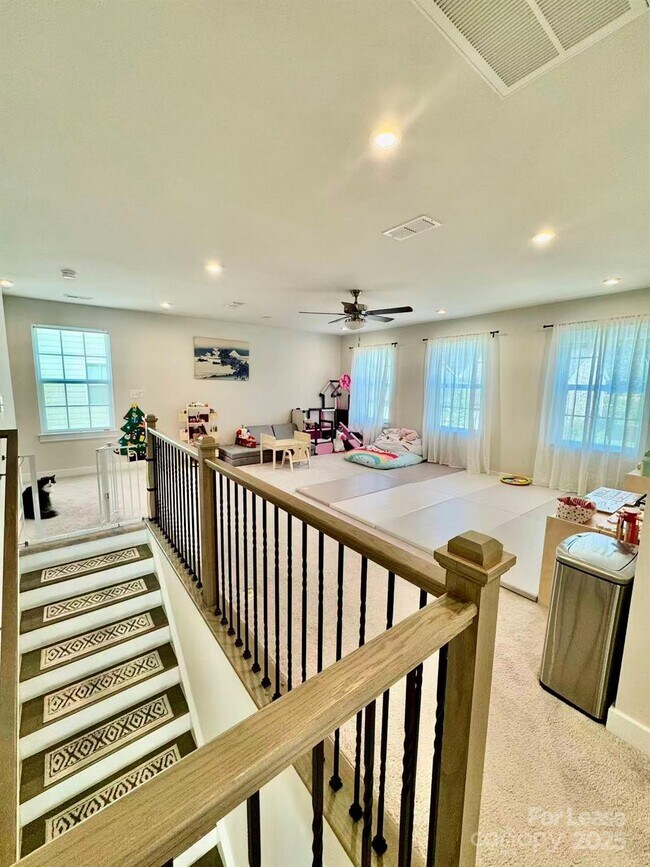 Building Photo - 4735 Green Mountain Dr