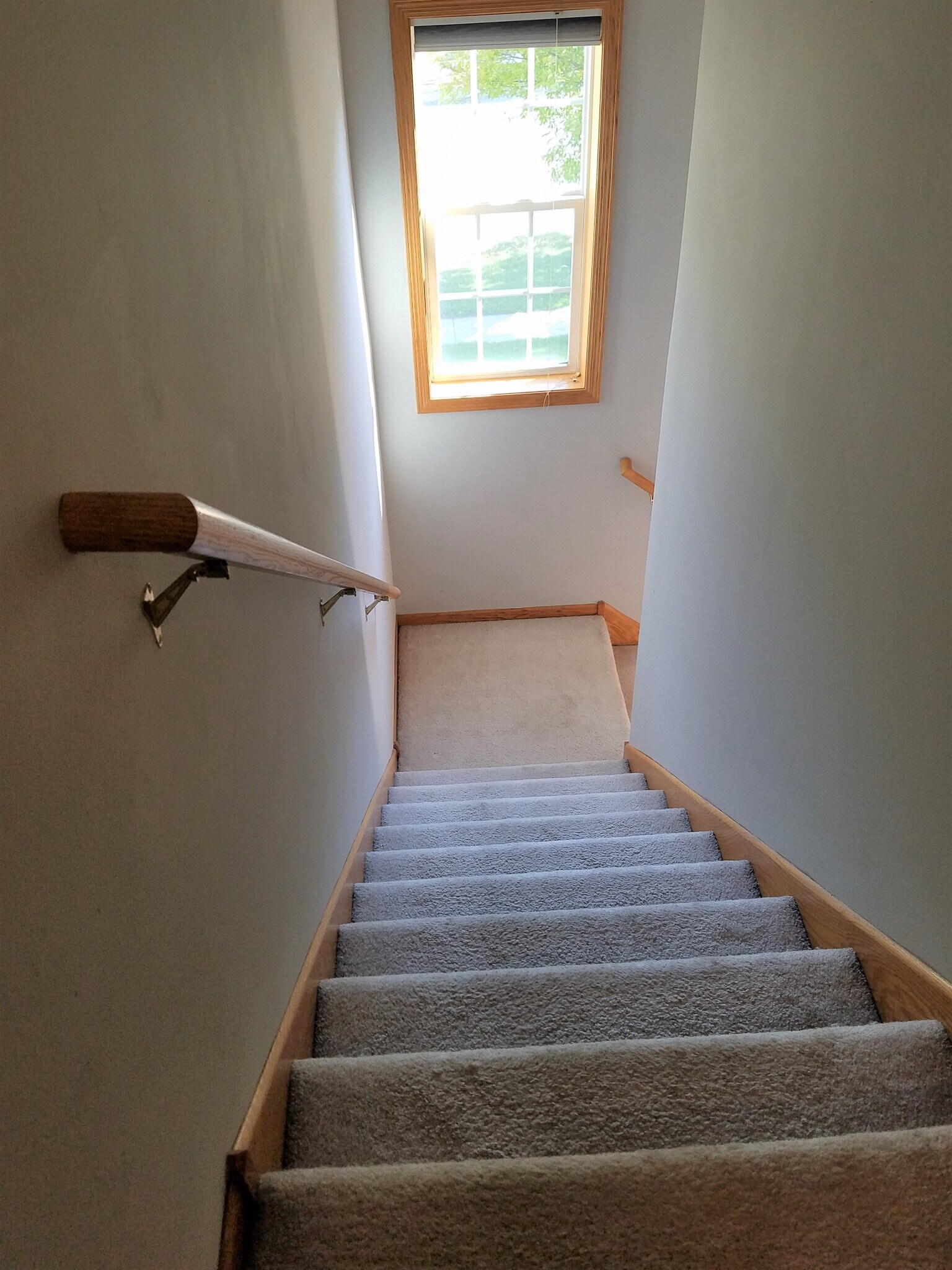 Stairwell from bedroom level - 2407 Foxglove Cir