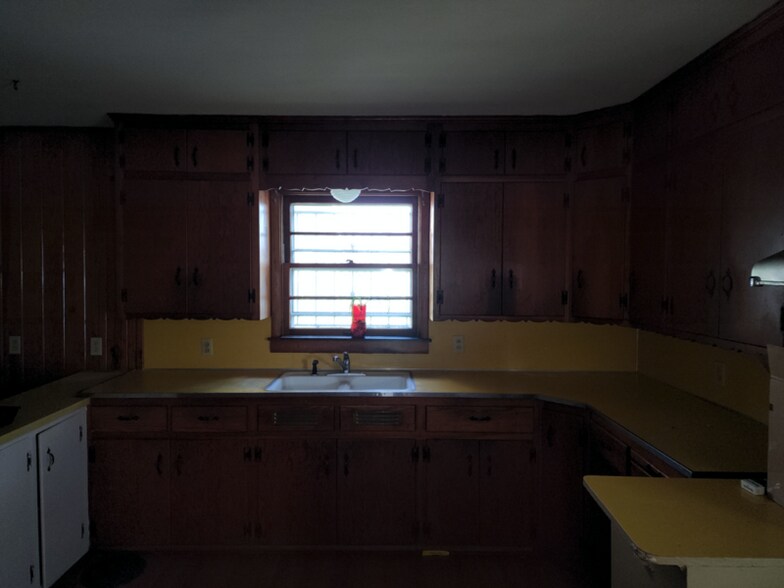 Building Photo - 402 W 27th Ave