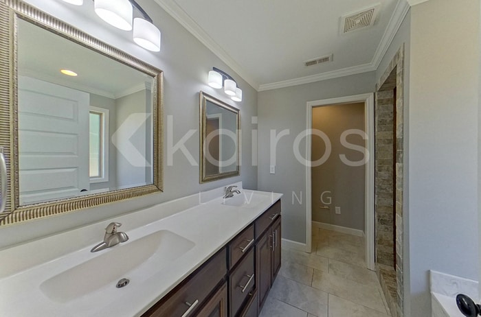 Building Photo - 706 Hickory Ave