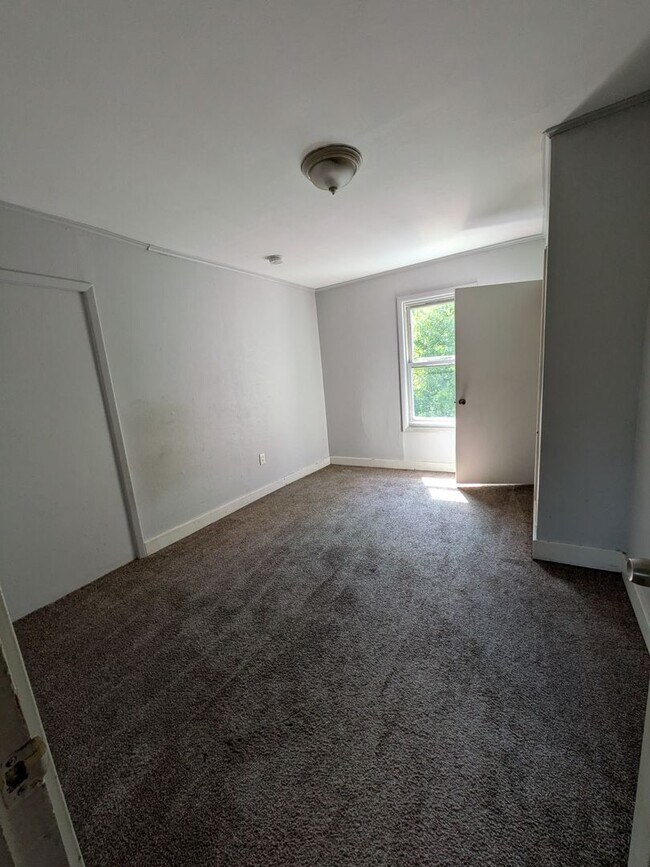 Building Photo - 447 Hays Ave