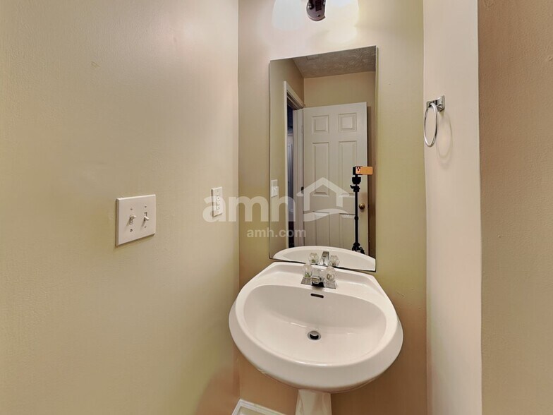 Building Photo - 125 Cobbler Cove Dr