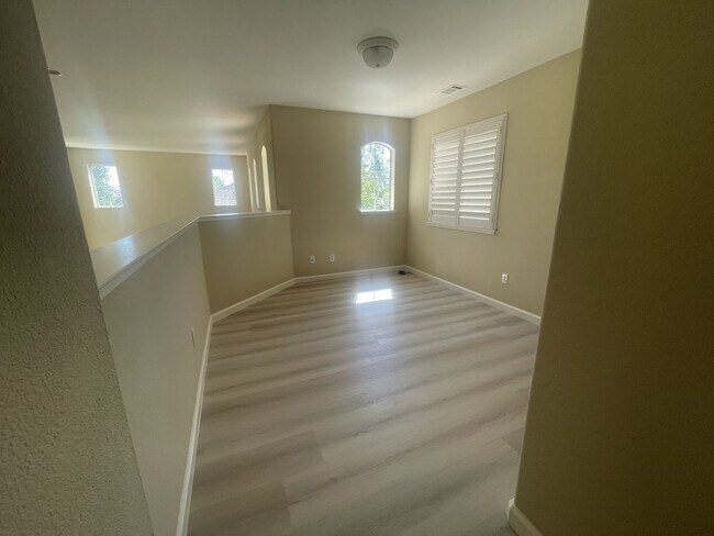 Building Photo - 4 Bedroom 3 Bath Hiddenbrook Home