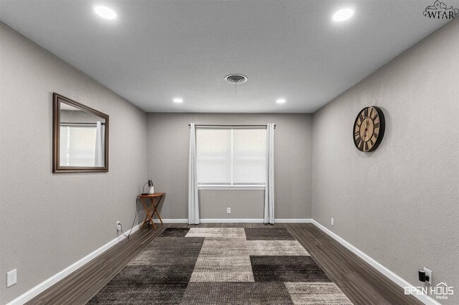 Building Photo - 5504 Hooper Dr