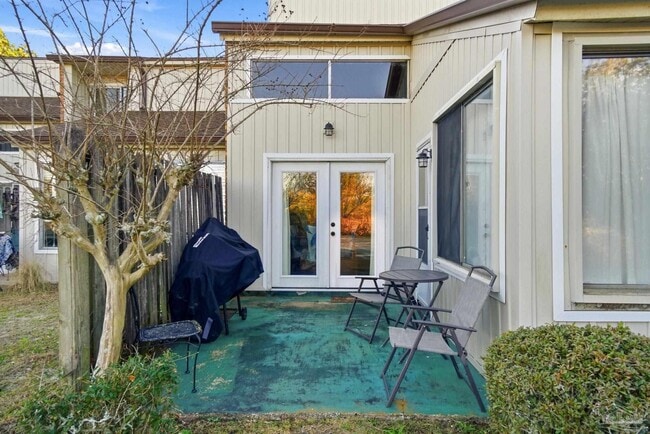 Building Photo - 4822 Huron Dr