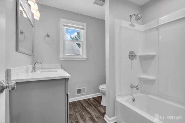 Building Photo - 1067 Riverton St