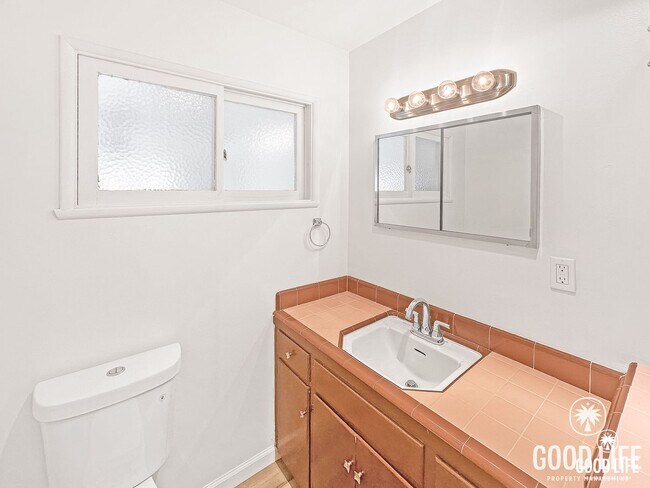 Building Photo - Charming 3B/2BA House w/ Attached Garage & Washer/Dryer in Clairemont!