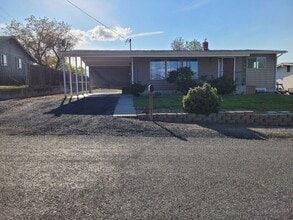 Building Photo - **For Rent: Spacious 4-Bedroom Home with 2...