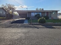 Building Photo - **For Rent: Spacious 4-Bedroom Home with 2...