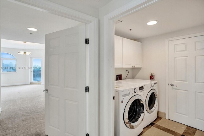 Building Photo - 100 S Birch Rd