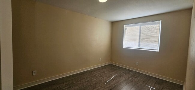 Building Photo - 85(1631)