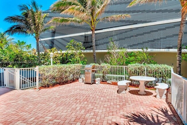 Building Photo - 710 N Ocean Blvd