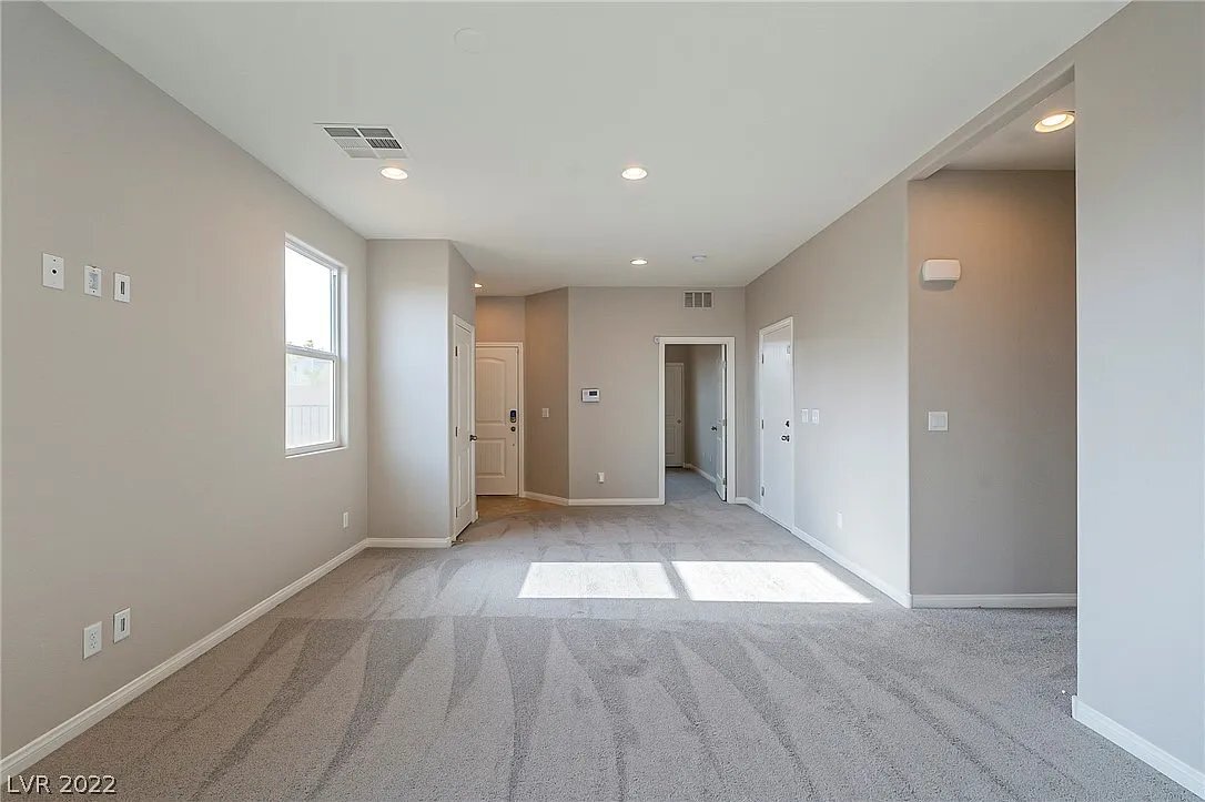 Building Photo - 8688 Vondel Park St
