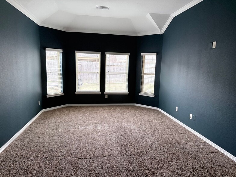 Building Photo - 2010 Silver Moon Dr